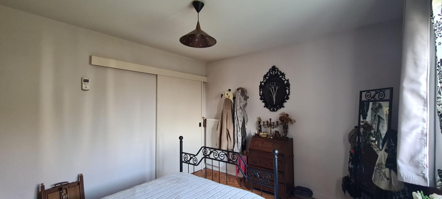 CLISSON Maison Clisson 5 P . 3 Chs . Bureau . 81.29 M² . T 377 M² . Terrasse . Garage 8