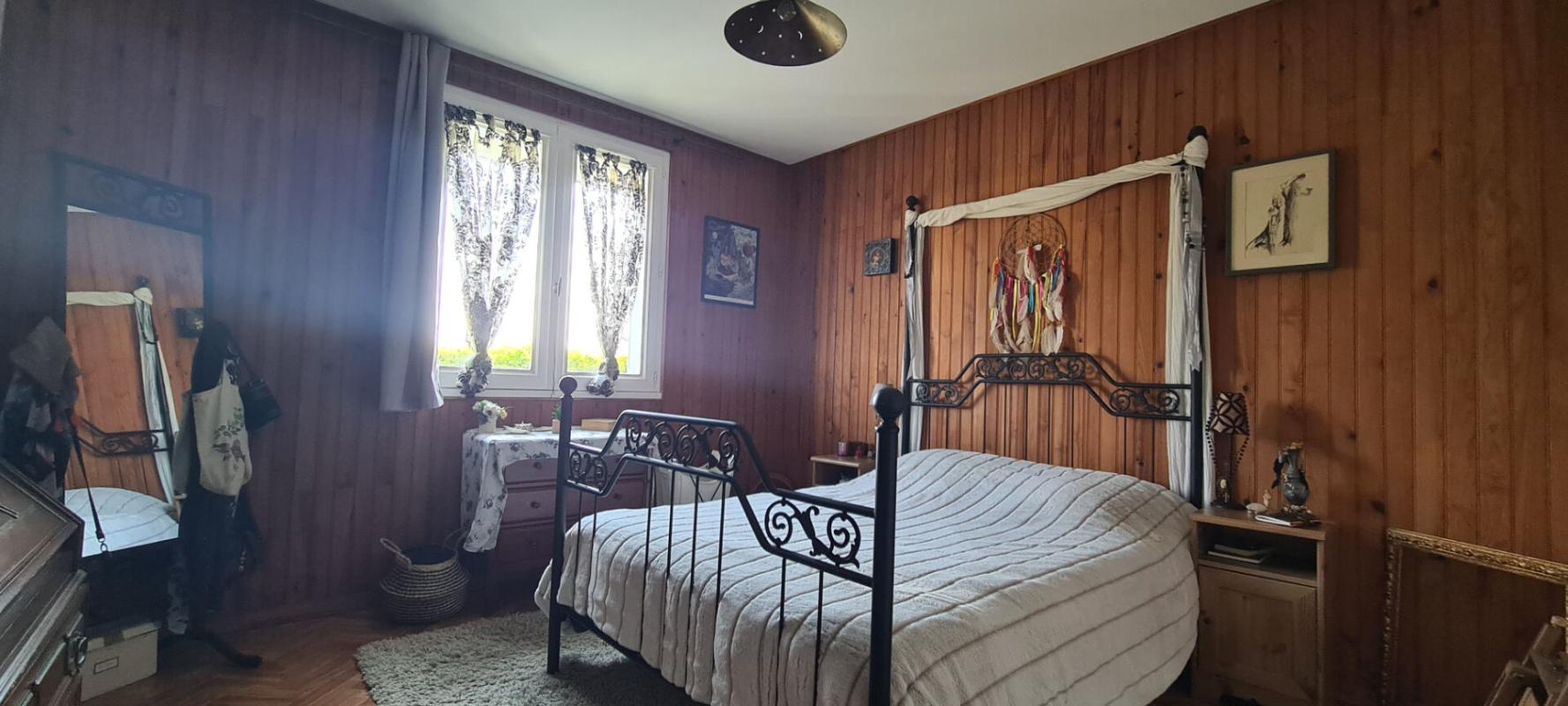 CLISSON Maison Clisson 5 P . 3 Chs . Bureau . 81.29 M² . T 377 M² . Terrasse . Garage 9