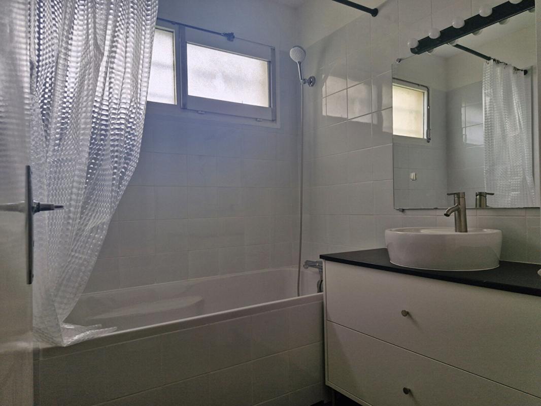 BORDEAUX Appartement Bordeaux 3 pièce(s) 4