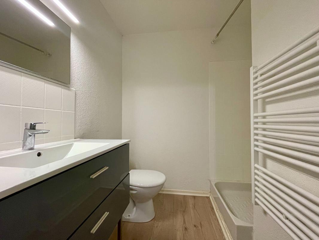 BORDEAUX Appartement Bordeaux 3 pièce(s) 61 m2 + Terrasse env 18 m2 4