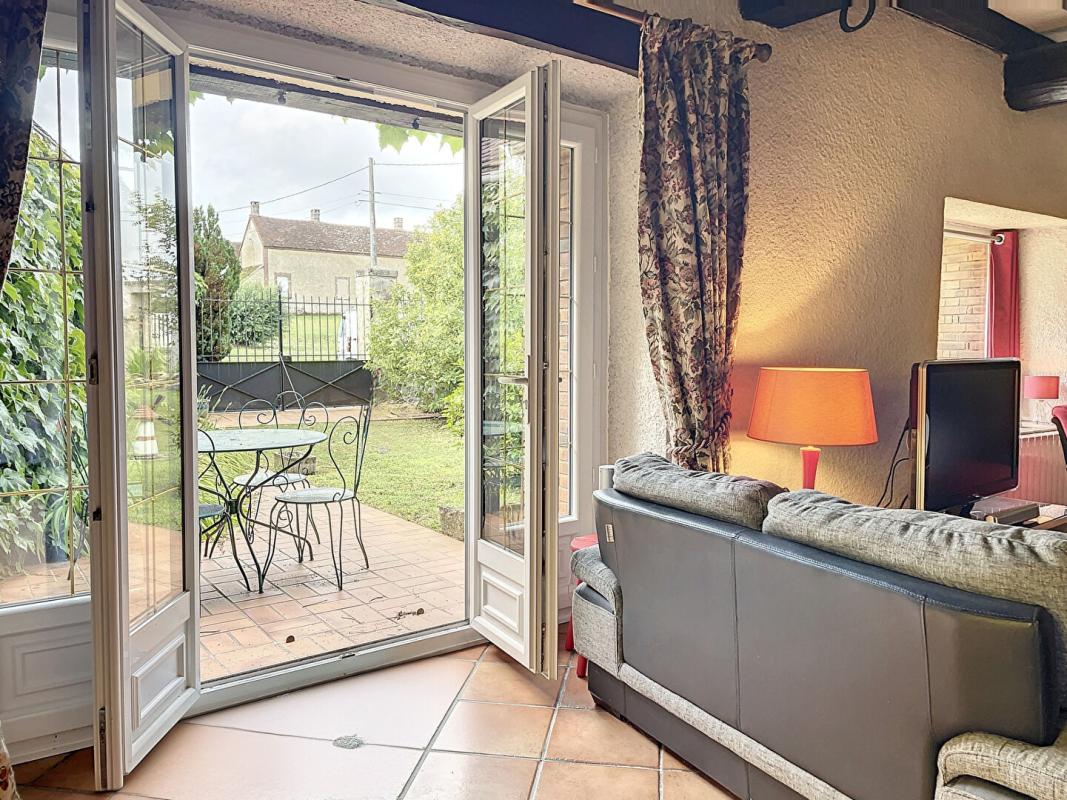 JOIGNY Dixmont- Longère de charme 335 m2 environ de surface habitable/5 chambres possibles/piscine couverte/sauna/annexe indépendante/garage 60 m2 envrion 12