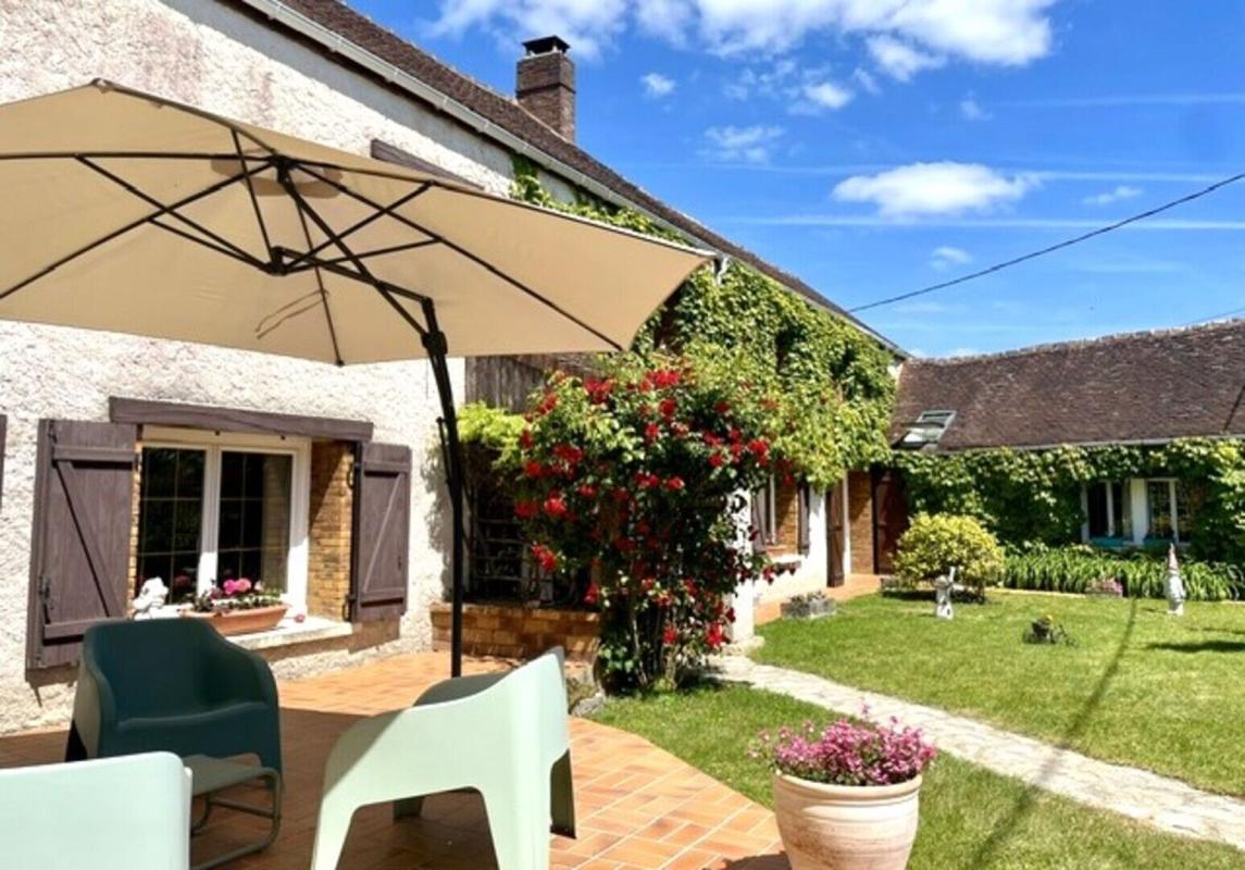 JOIGNY Dixmont- Longère de charme 335 m2 environ de surface habitable/5 chambres possibles/piscine couverte/sauna/annexe indépendante/garage 60 m2 envrion 2