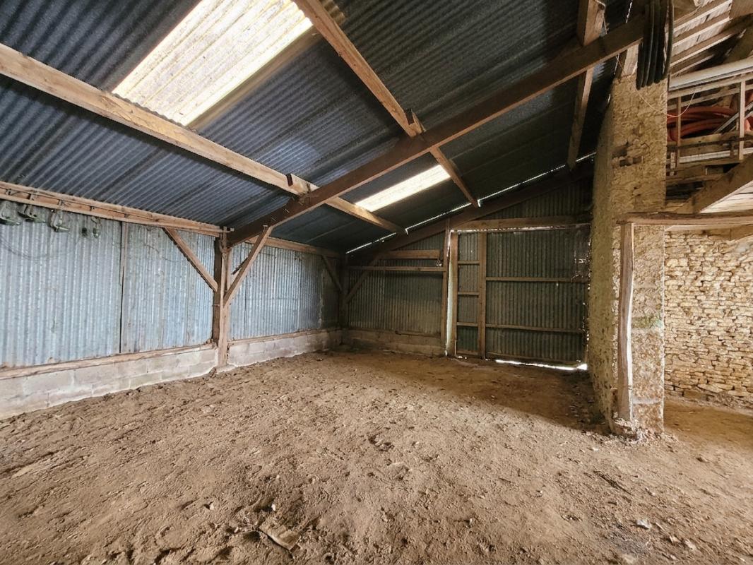 CHAMPDENIERS-SAINT-DENIS Grange Champdeniers 1 pièce(s) 100 m2 3