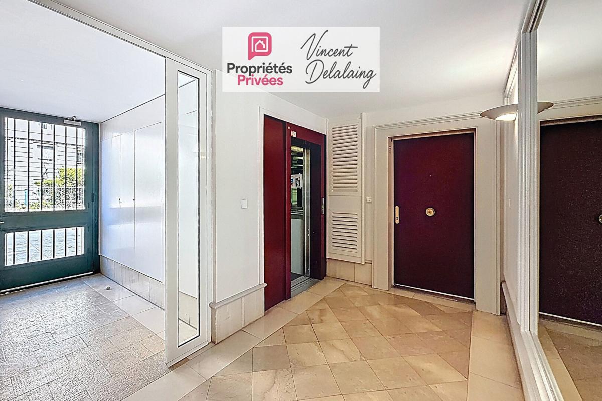 AIX-EN-PROVENCE Grand duplex au centre dans résidence de standing avec parking 9