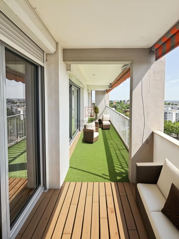 BORDEAUX BORDEAUX  CAUDERAN Appartement de trois pièces avec terrasse, balcon ascenseur cave et parking 10