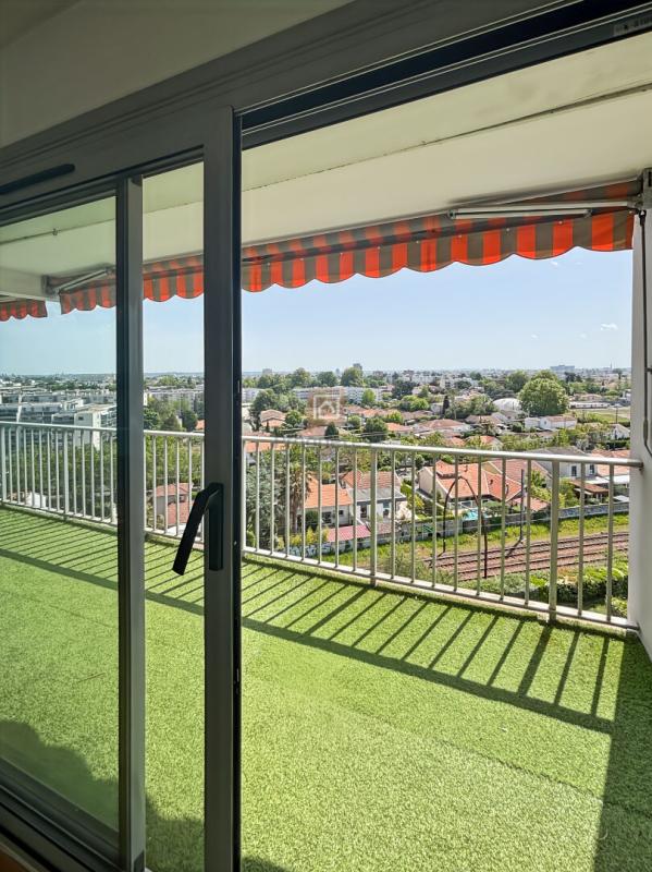 BORDEAUX BORDEAUX  CAUDERAN Appartement de trois pièces avec terrasse, balcon ascenseur cave et parking 11