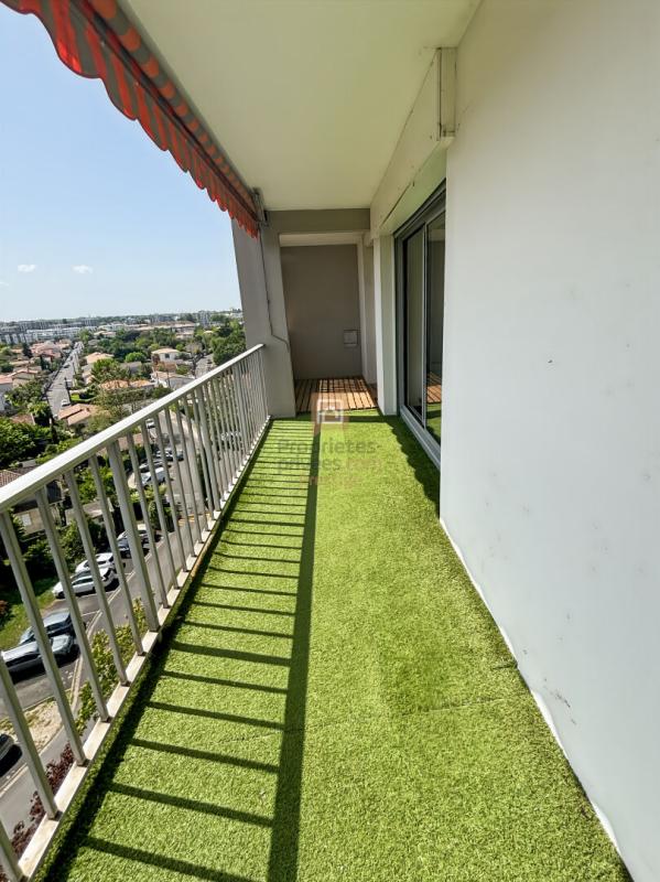 BORDEAUX BORDEAUX  CAUDERAN Appartement de trois pièces avec terrasse, balcon ascenseur cave et parking 9