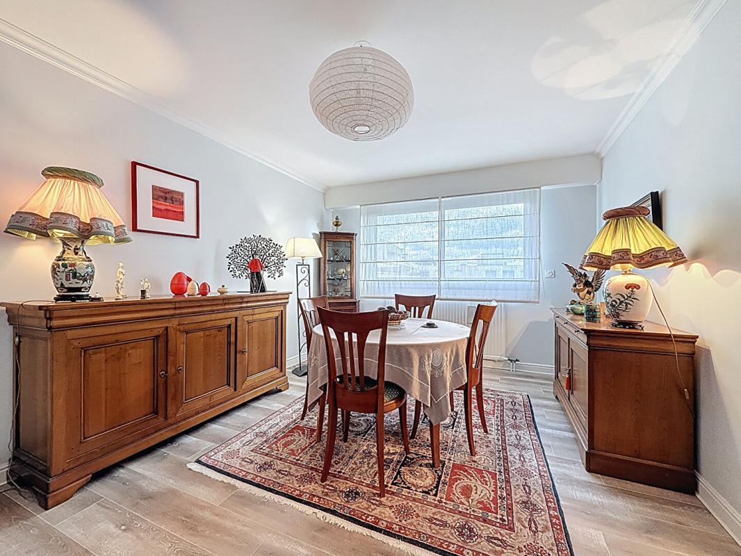 VANNES Appartement T4 de 108 m². Vannes Albert 1er. Grand balcon, 2 parkings, 2 caves. À pied du Port 6