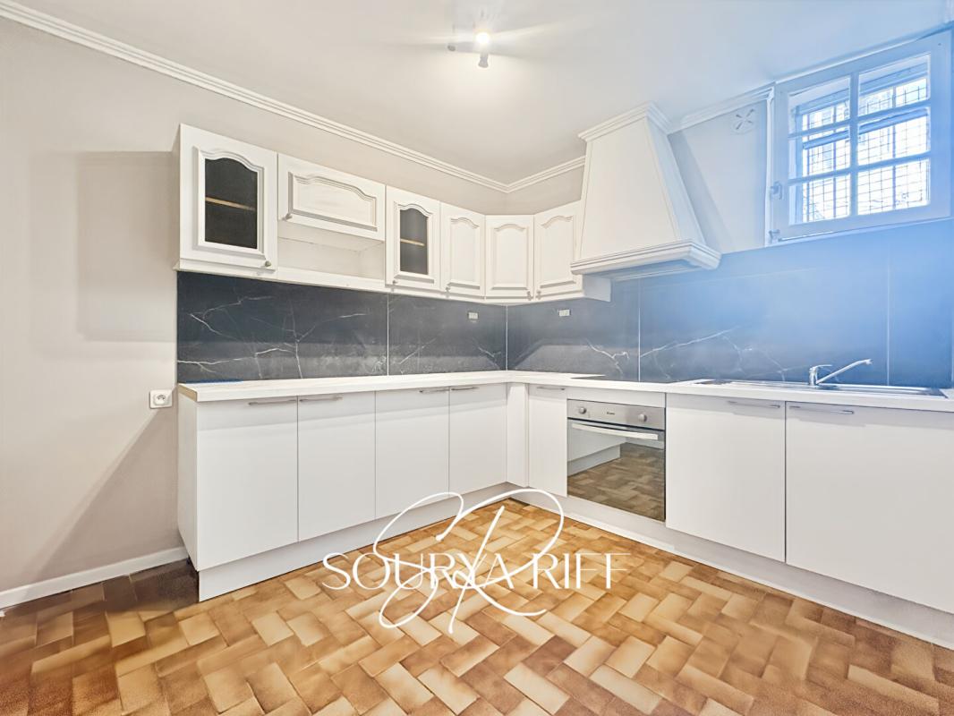 CARCASSONNE Maison de ville située au coeur de la Bastide de Carcassonne, 75 m2 1