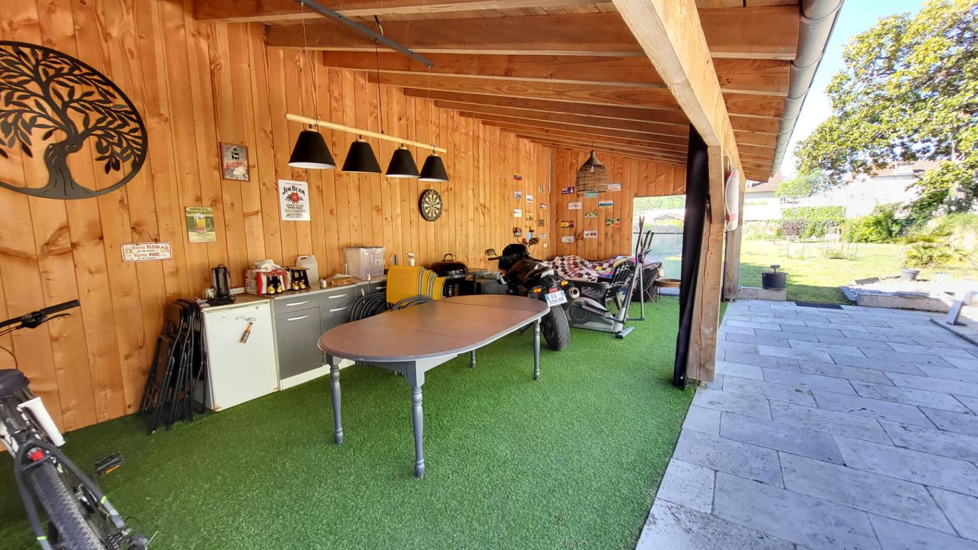 MUSSIDAN Centre ville  Mussidan  maison de 177 m² en pierres rénovation récente  4 chambres terrasse jardin 14