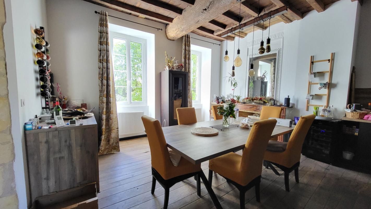 MUSSIDAN Centre ville  Mussidan  maison de 177 m² en pierres rénovation récente  4 chambres terrasse jardin 5