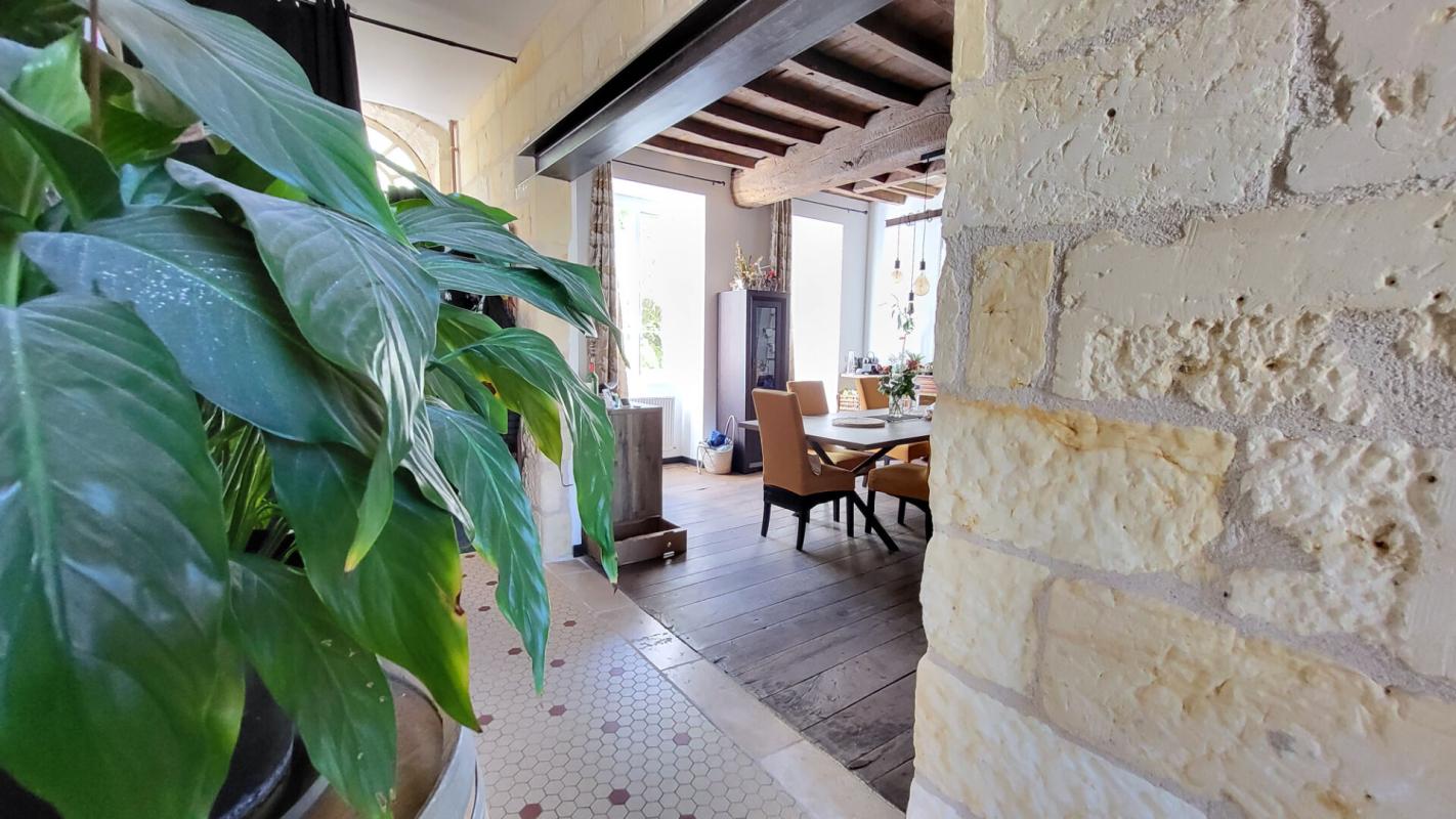 MUSSIDAN Centre ville  Mussidan  maison de 177 m² en pierres rénovation récente  4 chambres terrasse jardin 7