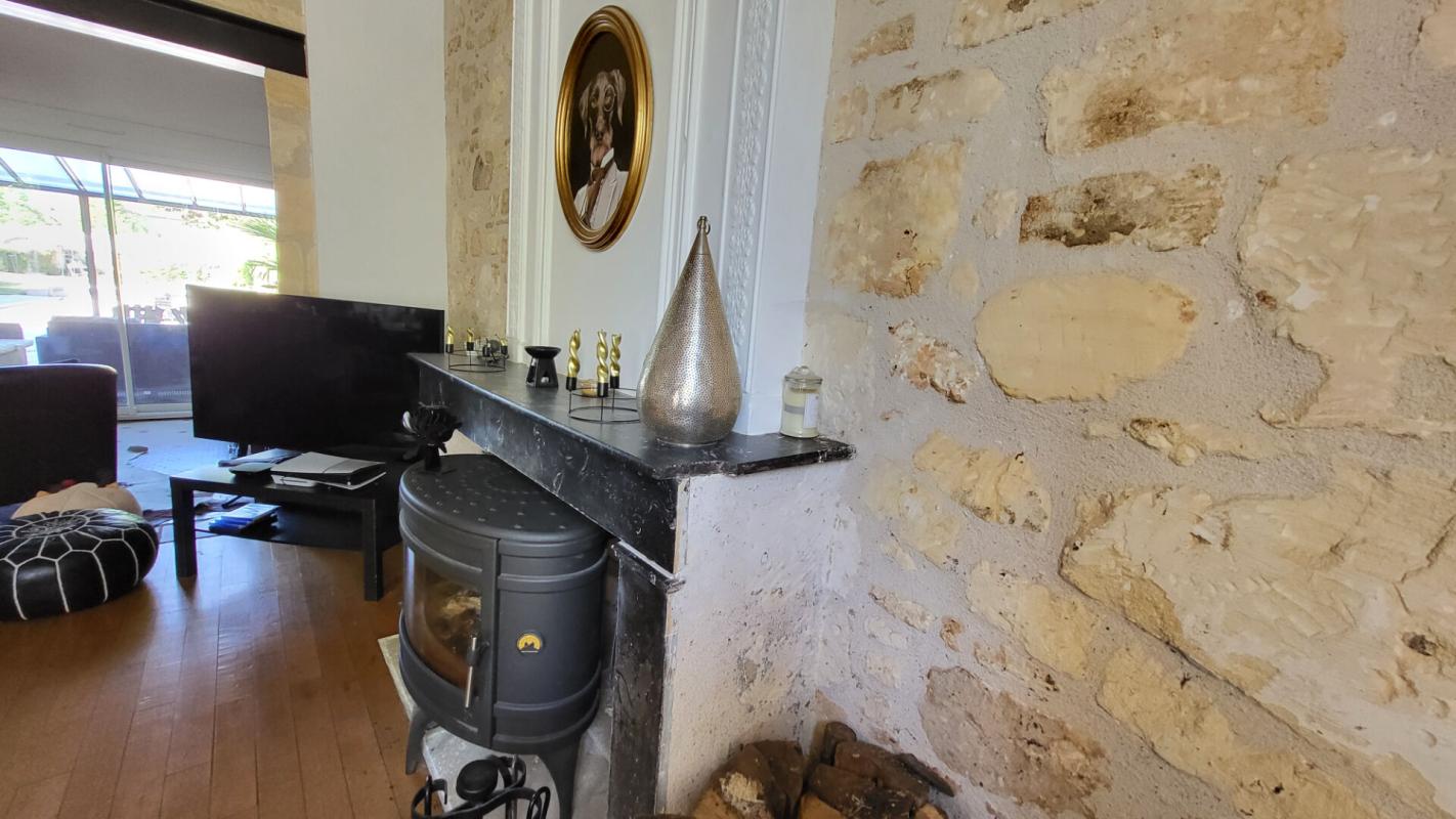 MUSSIDAN Centre ville  Mussidan  maison de 177 m² en pierres rénovation récente  4 chambres terrasse jardin 8