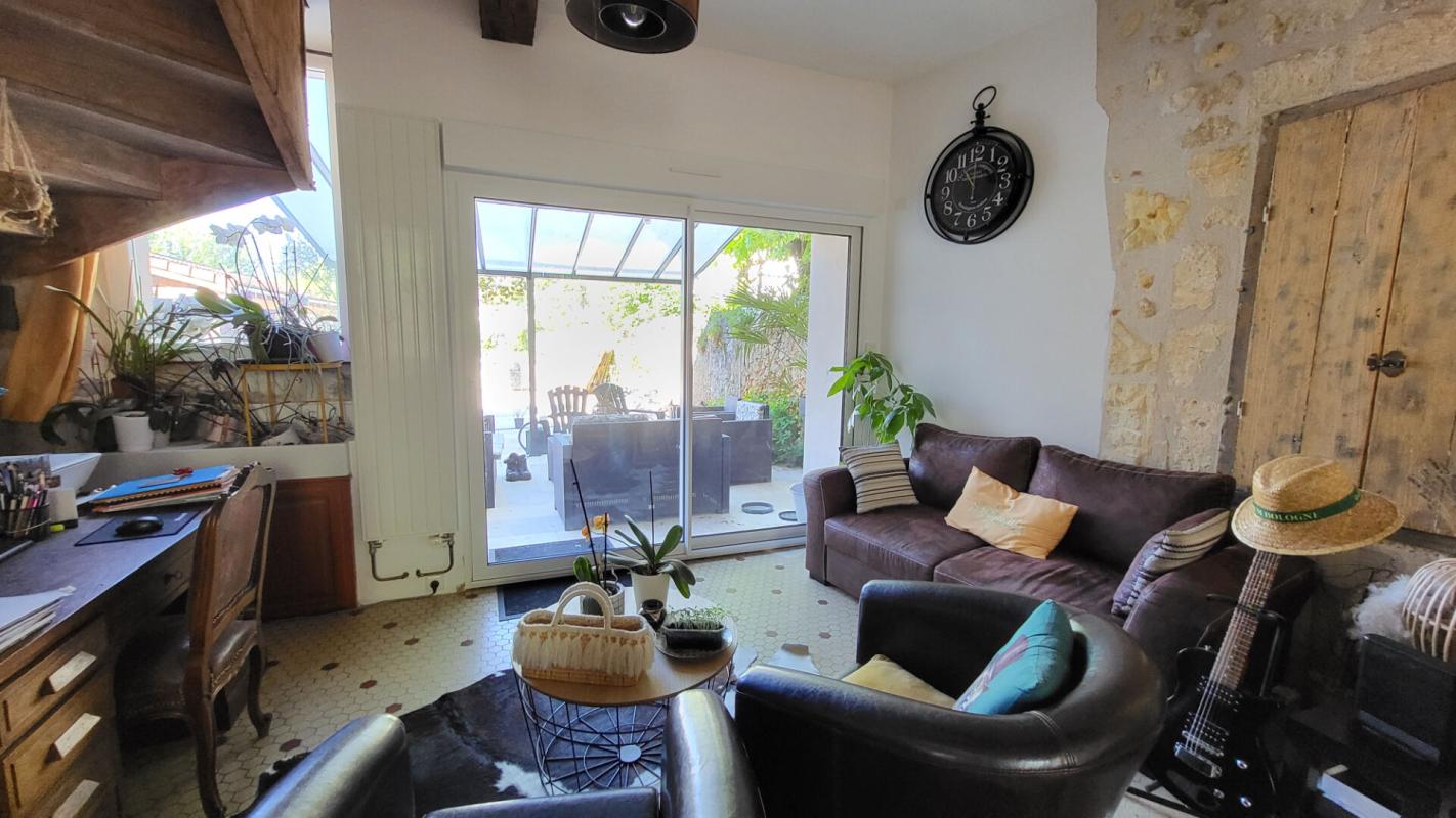 MUSSIDAN Centre ville  Mussidan  maison de 177 m² en pierres rénovation récente  4 chambres terrasse jardin 9