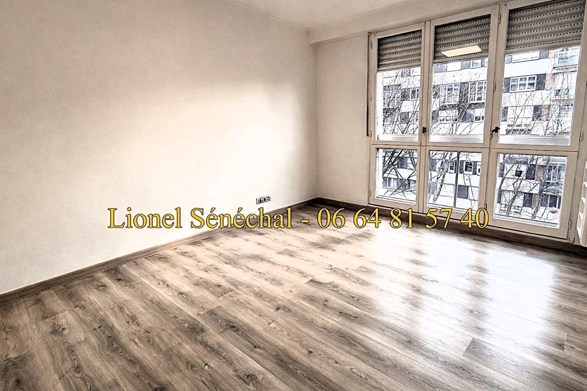 LE MANS Appartement rénové lumineux et peu énergivore de 3 pièces de 66 m2 à LE MANS quartier Hyper centre / République 2