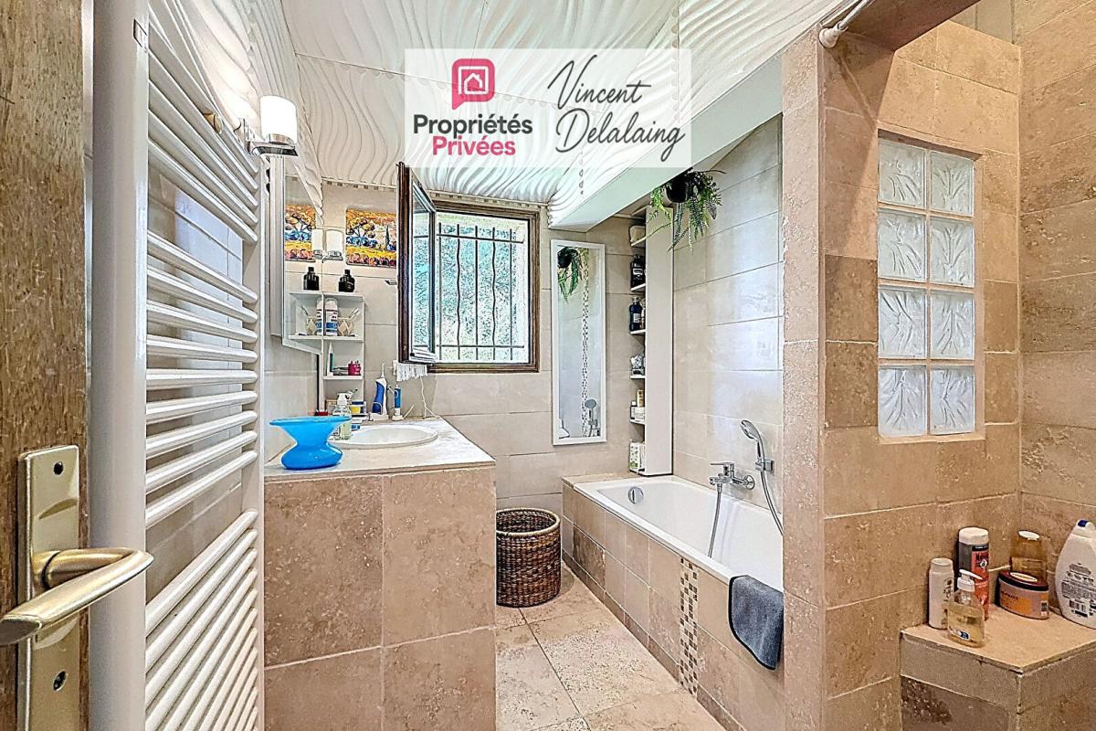 PERTUIS Jolie maison avec piscine et T2 indépendant 12