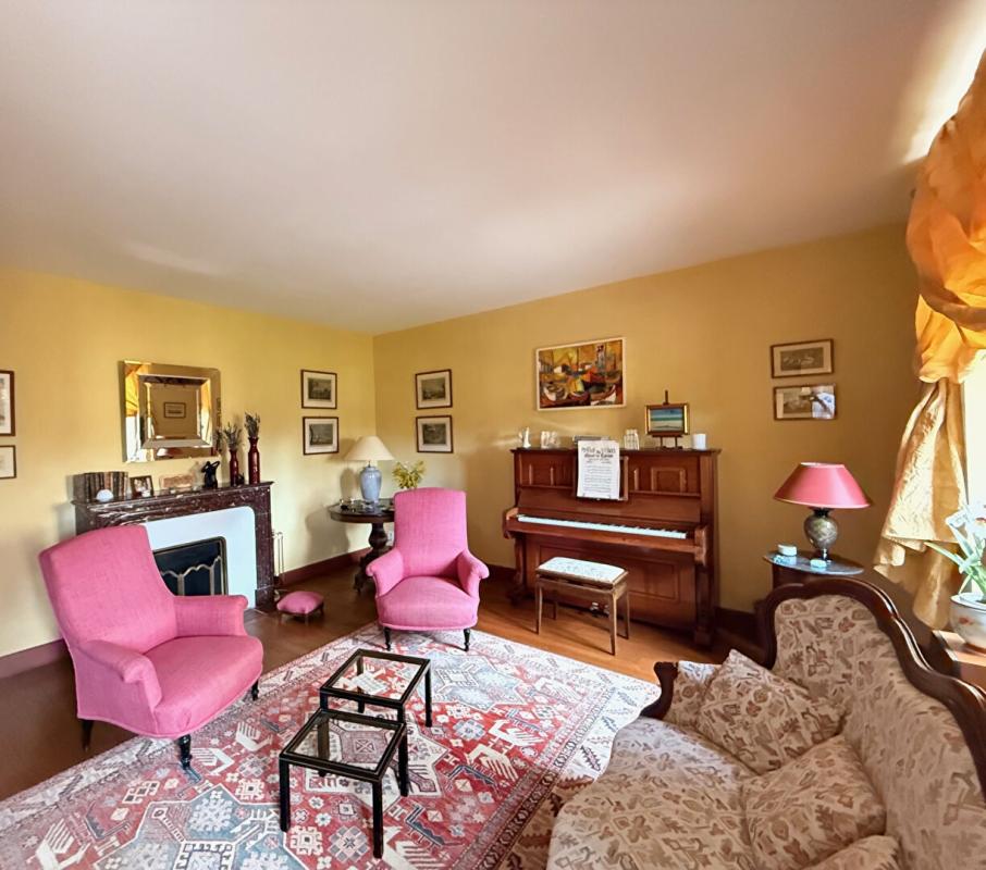 VILLENEUVE-DE-MARSAN Demeure de prestige Villeneuve De Marsan 14 pièce(s) 430 m2 11