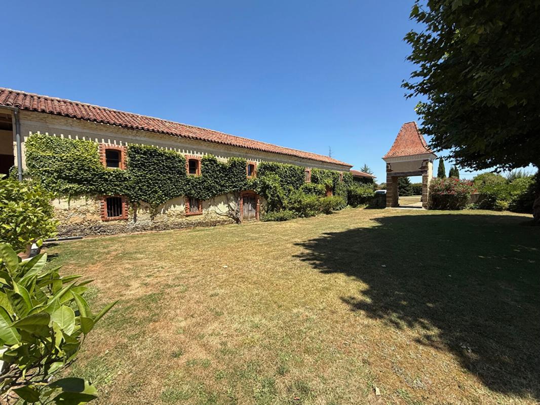 VILLENEUVE-DE-MARSAN Demeure de prestige Villeneuve De Marsan 14 pièce(s) 430 m2 3