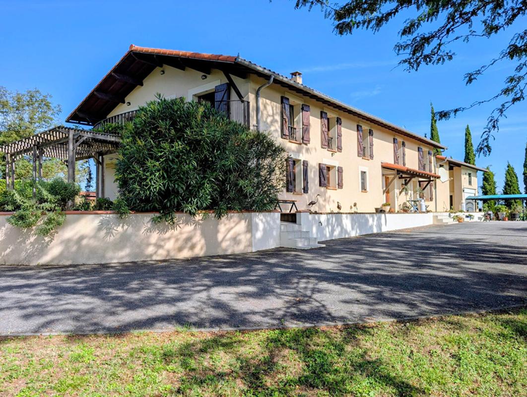 RIEUX-VOLVESTRE Demeure Rieux-Volvestre 20 pièces 444 m² habitables avec 27 hectares 1