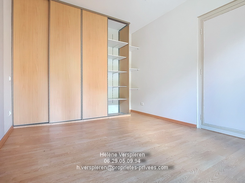 LE BUISSON-DE-CADOUIN Maison  8 pièce(s) 254 m2 avec  dépendance 9