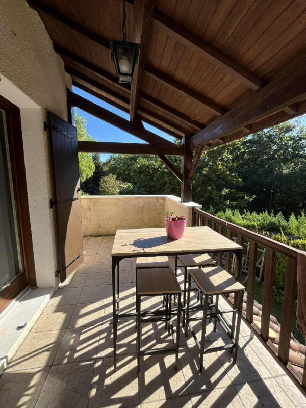 CHATEAU-L'EVEQUE Maison Château L'Evêque 130 m2 avec garage et jardin 17