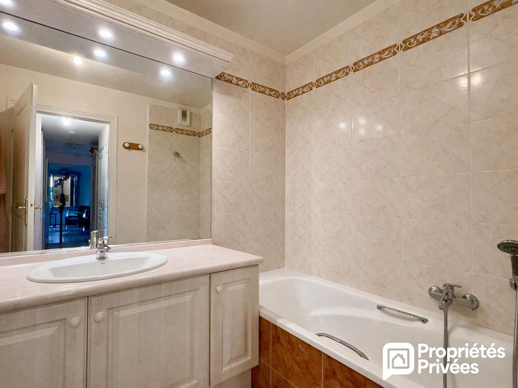 FREJUS Appartement 3 pièces avec jardin, résidence avec piscine, emplacement recherché 12