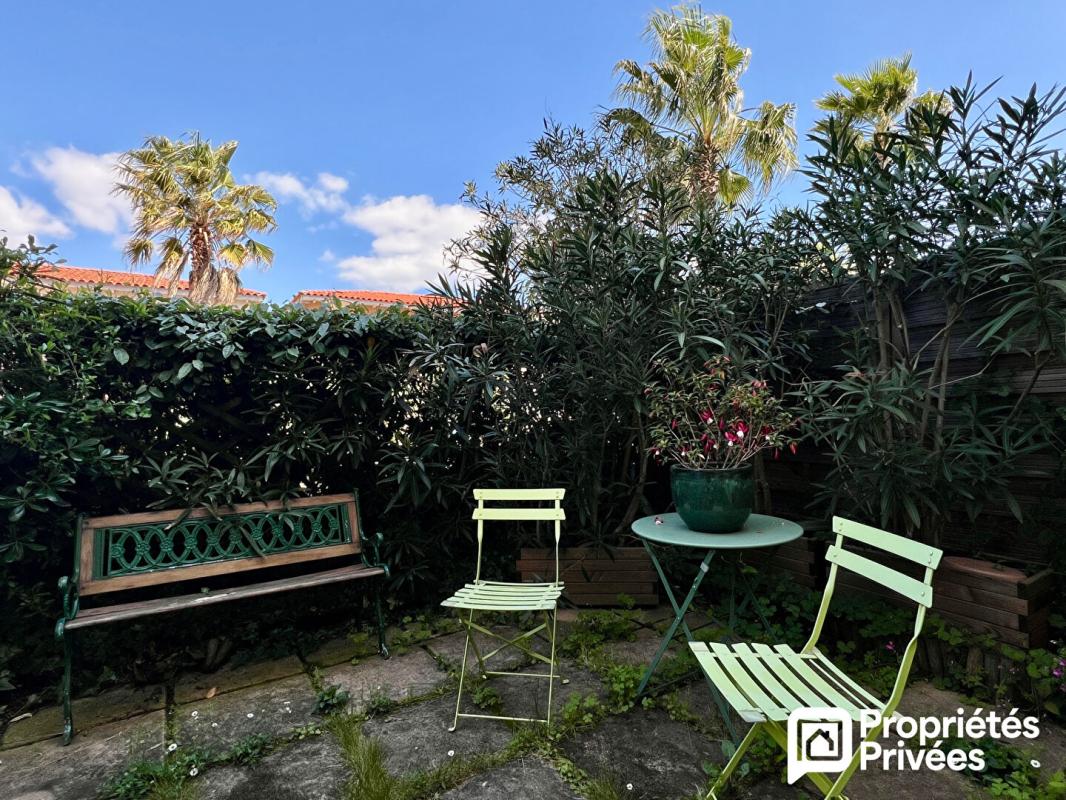 FREJUS Appartement 3 pièces avec jardin, résidence avec piscine, emplacement recherché 13