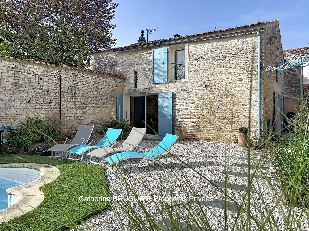 SAINT-JEAN-DE-LIVERSAY Maison en pierre - 210 m² - 5 chambres - Piscine -jardin clos- Coeur de village- Grand garage 1