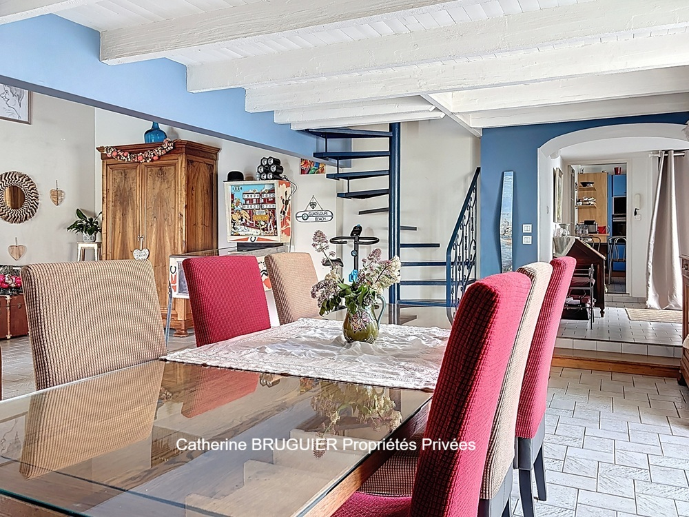 SAINT-JEAN-DE-LIVERSAY Maison en pierre - 210 m² - 5 chambres - Piscine -jardin clos- Coeur de village- Grand garage 10