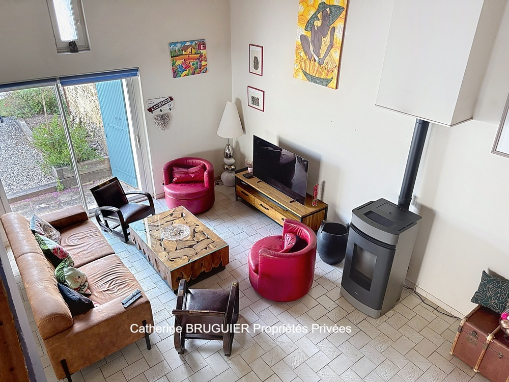 SAINT-JEAN-DE-LIVERSAY Maison en pierre - 210 m² - 5 chambres - Piscine -jardin clos- Coeur de village- Grand garage 12