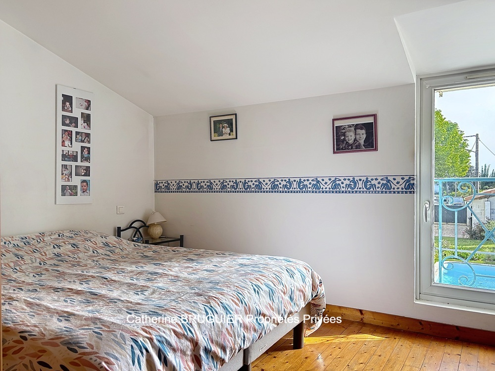 SAINT-JEAN-DE-LIVERSAY Maison en pierre - 210 m² - 5 chambres - Piscine -jardin clos- Coeur de village- Grand garage 13