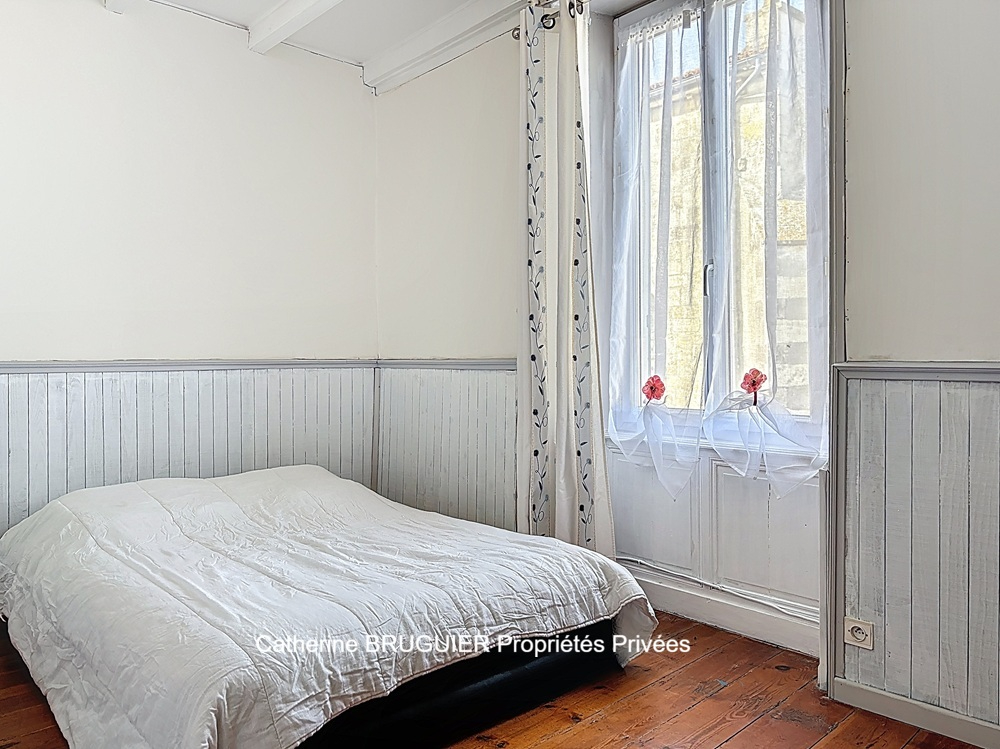 SAINT-JEAN-DE-LIVERSAY Maison en pierre - 210 m² - 5 chambres - Piscine -jardin clos- Coeur de village- Grand garage 15