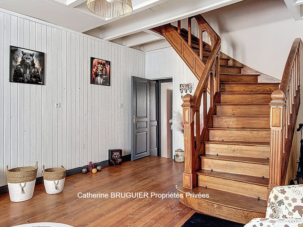 SAINT-JEAN-DE-LIVERSAY Maison en pierre - 210 m² - 5 chambres - Piscine -jardin clos- Coeur de village- Grand garage 18