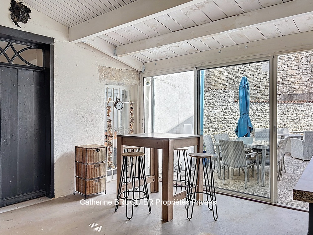 SAINT-JEAN-DE-LIVERSAY Maison en pierre - 210 m² - 5 chambres - Piscine -jardin clos- Coeur de village- Grand garage 4