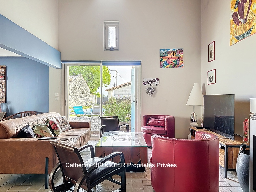 SAINT-JEAN-DE-LIVERSAY Maison en pierre - 210 m² - 5 chambres - Piscine -jardin clos- Coeur de village- Grand garage 9