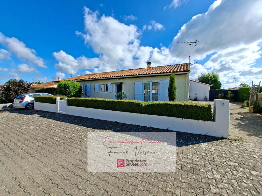 LES HERBIERS A VENDRE en Exclusivité aux Herbiers, maison plain-pied de 91 m2 avec 3 chambres et 1 bureau ou chambre sur une parcelle de 436 m2 1