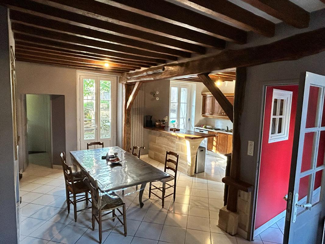 LIANCOURT-SAINT-PIERRE CHARMANTE MAISON EN PIERRES DE 7 PIECES, 5 CHAMBRES 4