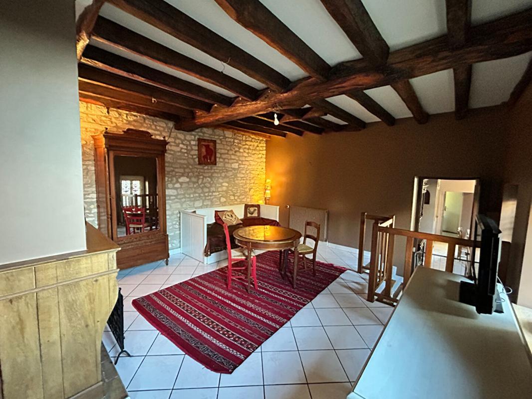 LIANCOURT-SAINT-PIERRE CHARMANTE MAISON EN PIERRES DE 7 PIECES, 5 CHAMBRES 6