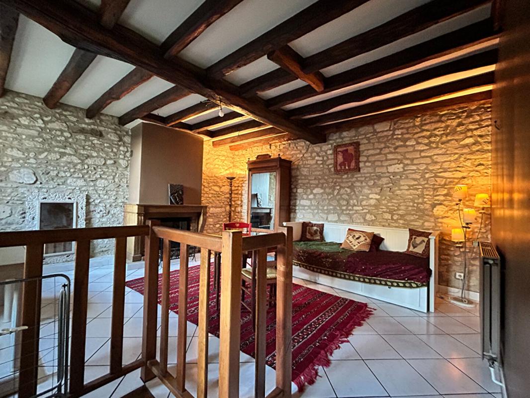 LIANCOURT-SAINT-PIERRE CHARMANTE MAISON EN PIERRES DE 7 PIECES, 5 CHAMBRES 7