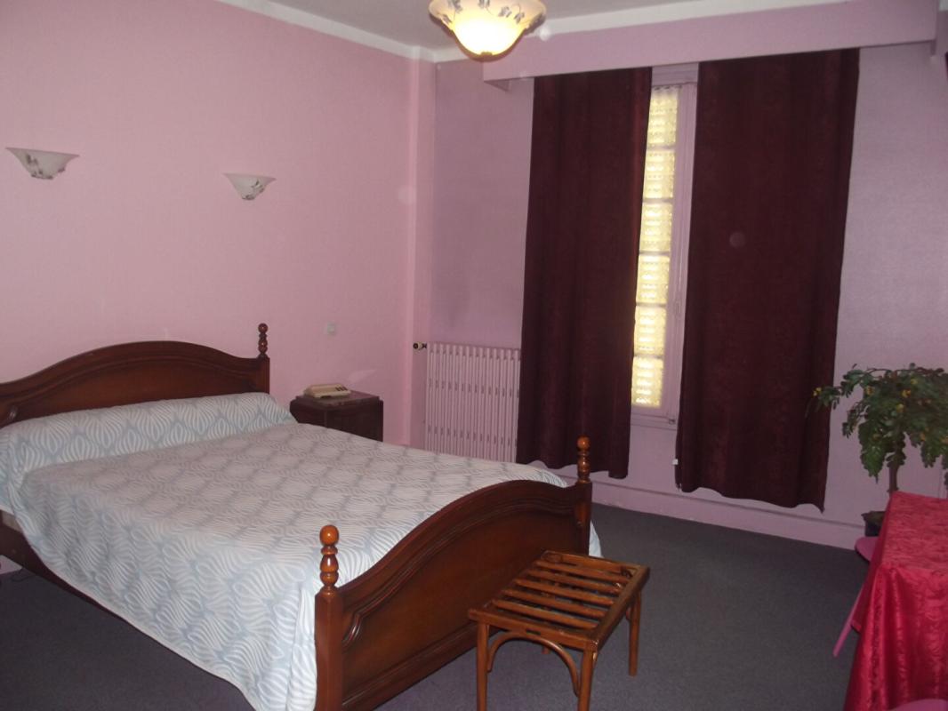 BRIENNE-LE-CHATEAU Bel immeuble rénové 5