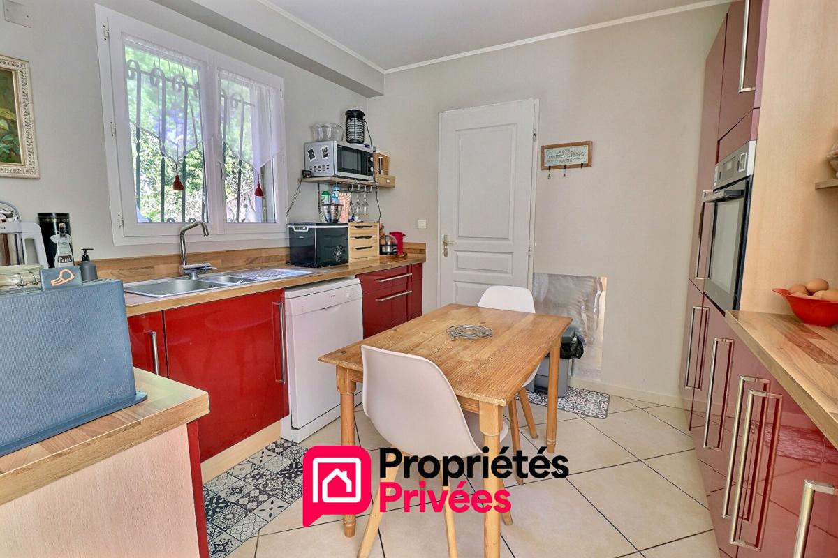 UZES Proche Uzès, maison avec piscine 8