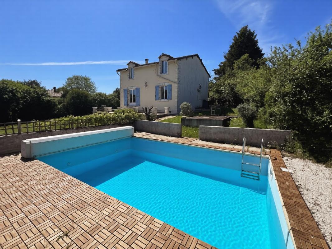 VARAIGNES Maison avec Piscine Varaignes 7 pièce(s) 190 m2 1