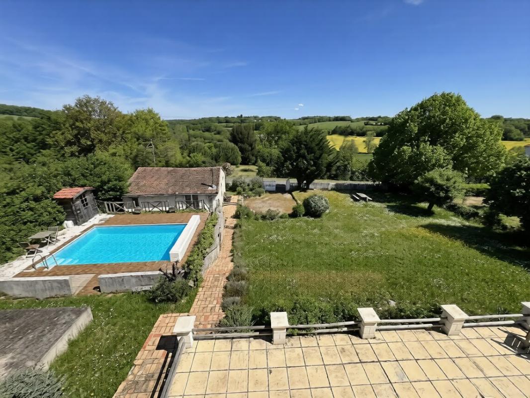 VARAIGNES Maison avec Piscine Varaignes 7 pièce(s) 190 m2 10