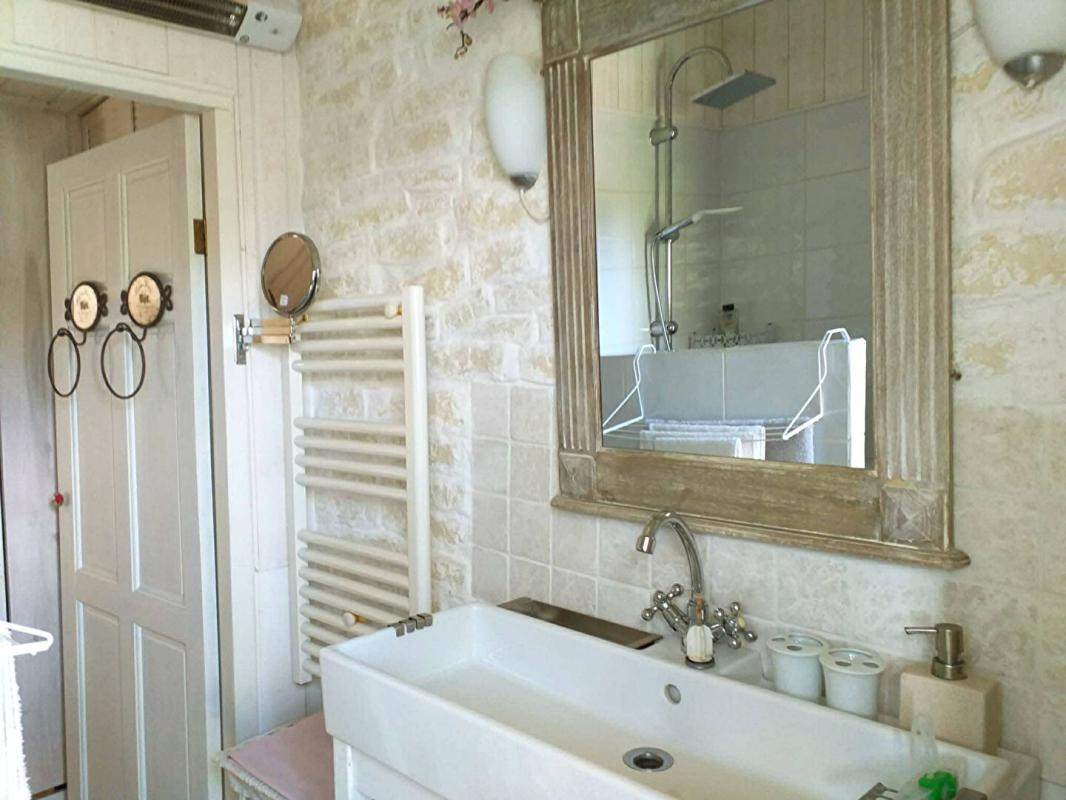 VARAIGNES Maison avec Piscine Varaignes 7 pièce(s) 190 m2 17