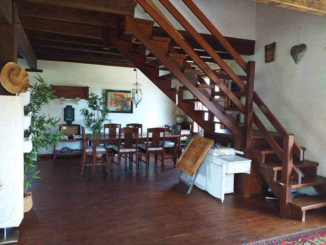 VARAIGNES Maison avec Piscine Varaignes 7 pièce(s) 190 m2 5