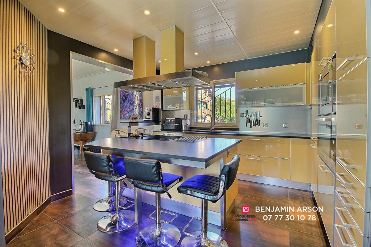 LE BOURGET-DU-LAC Maison Le Bourget Du Lac 8 pièces 177 m2 4