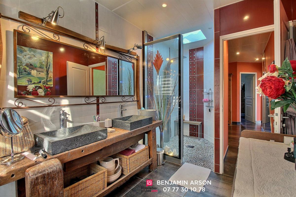 LE BOURGET-DU-LAC Maison Le Bourget Du Lac 8 pièces 177 m2 8