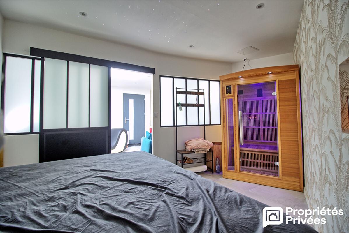 SAINT-BARTHELEMY-D'ANJOU Maison Saint Barthelemy D Anjou 8 pièce(s) 220 m2 10