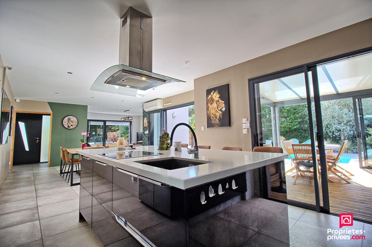 SAINT-BARTHELEMY-D'ANJOU Maison Saint Barthelemy D Anjou 8 pièce(s) 220 m2 2