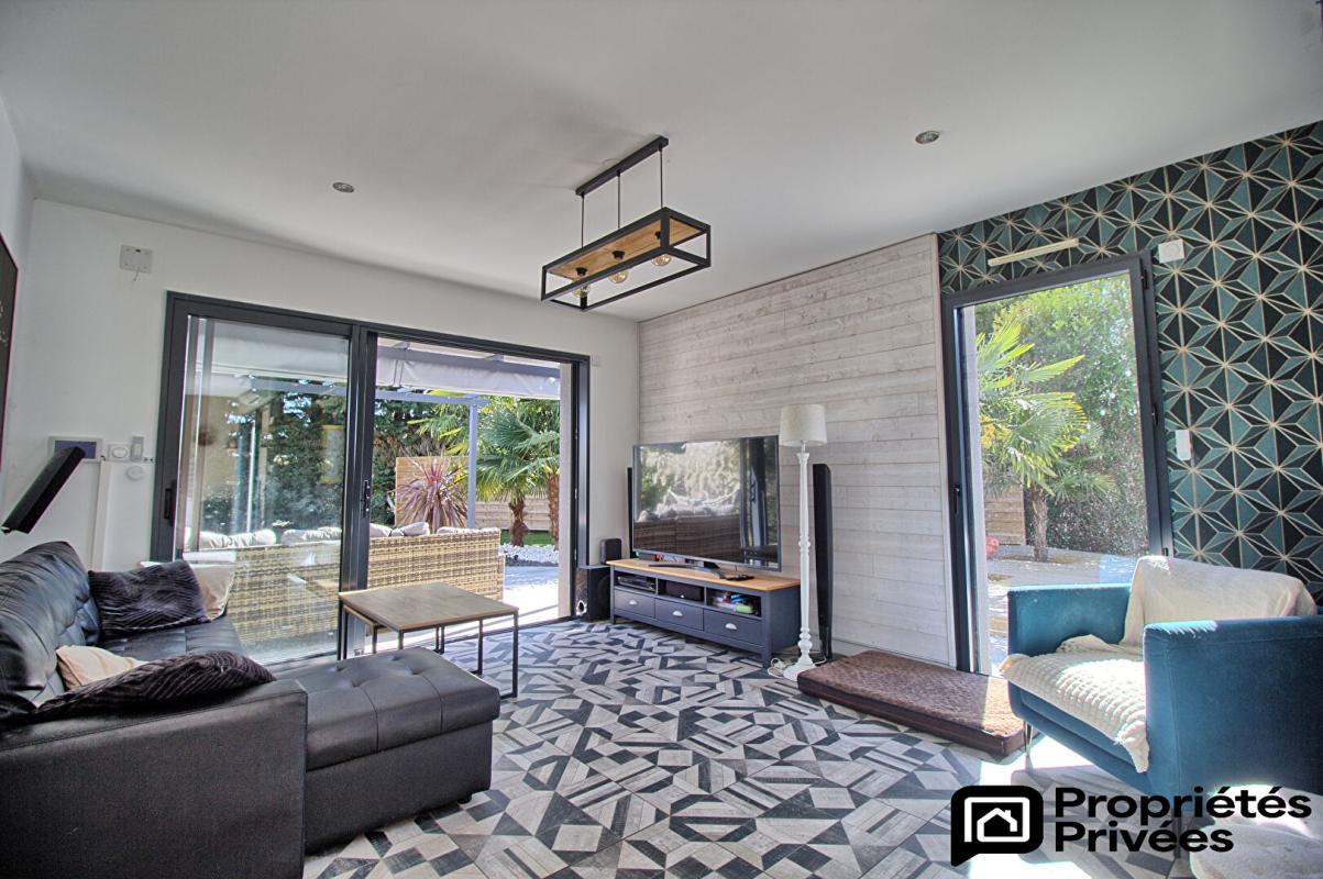 SAINT-BARTHELEMY-D'ANJOU Maison Saint Barthelemy D Anjou 8 pièce(s) 220 m2 8